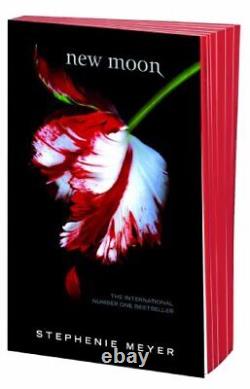 New Moon Red Edged Special Edition (Twilight Saga) by Stephenie Meyer Book The