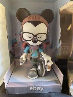 Wonderground Gallery Special edition Mickey Mouse and Minnie mouse has hipsters